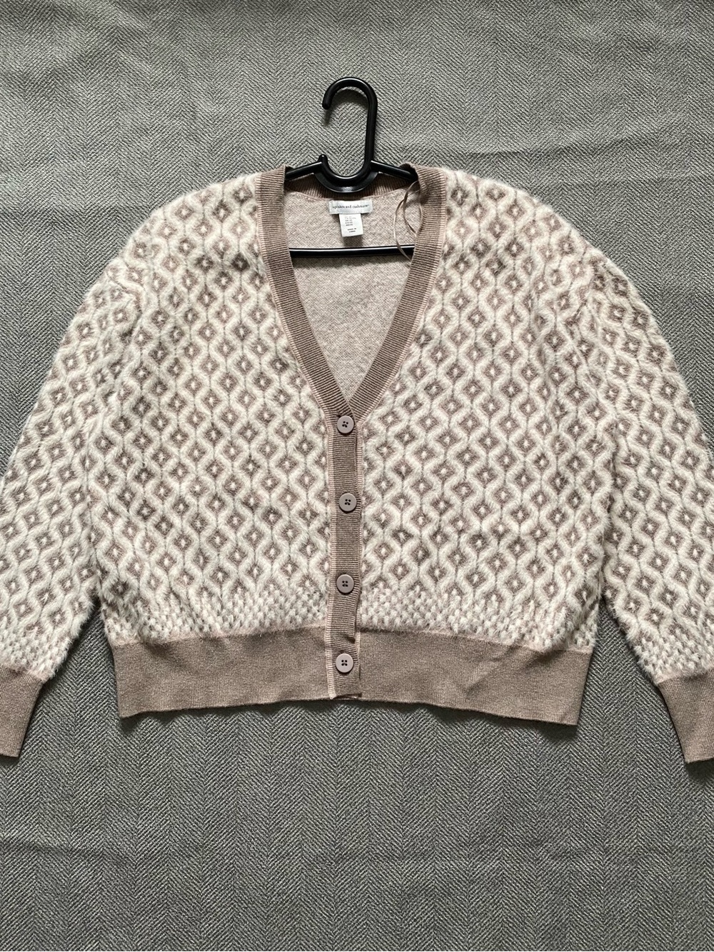 cupcakes & cashmere Taupe and Ivory Diamond-Pattern V-Neck Cardigan